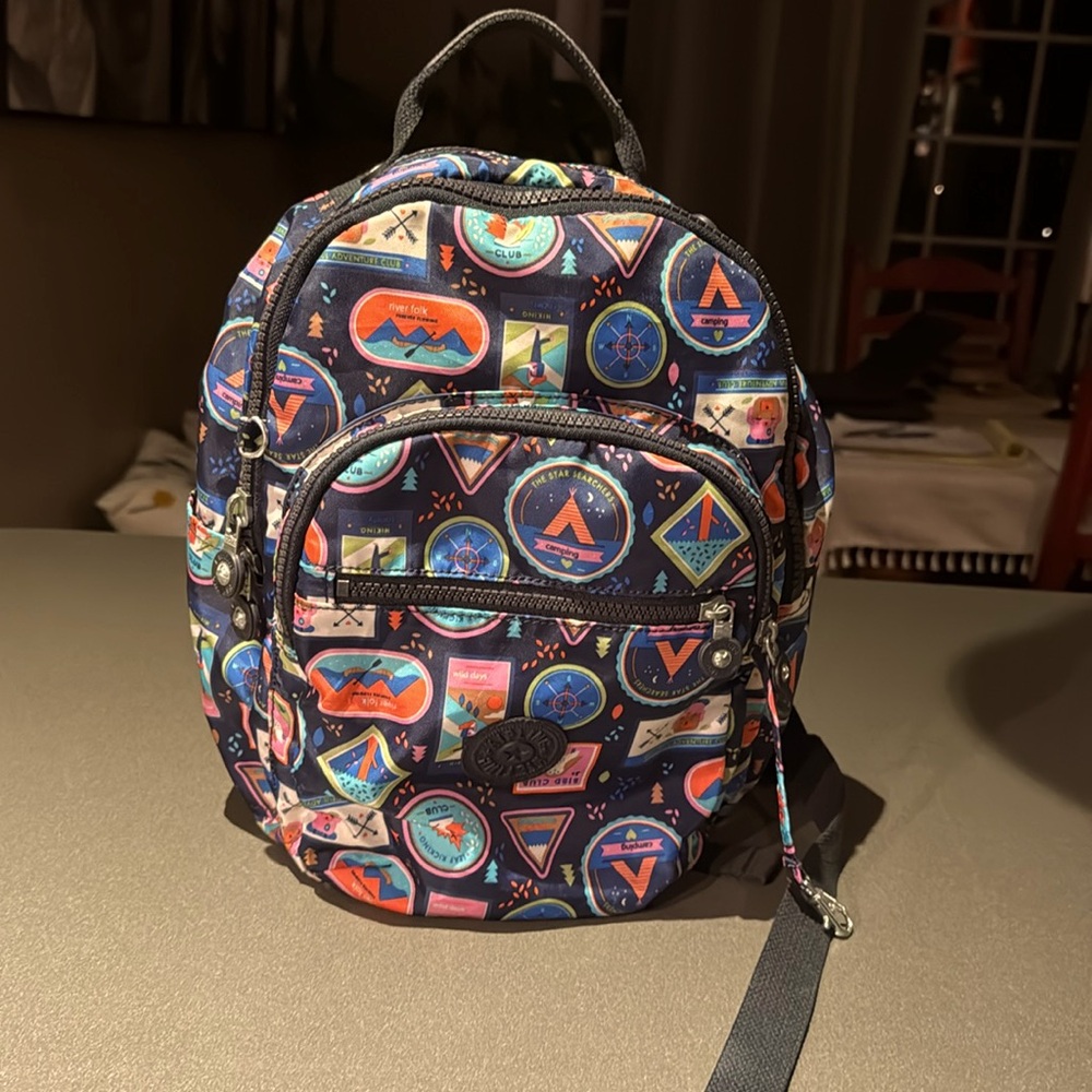 Kipling Nylon Backpack Small
Great condition
Has the keychain but no Monkey